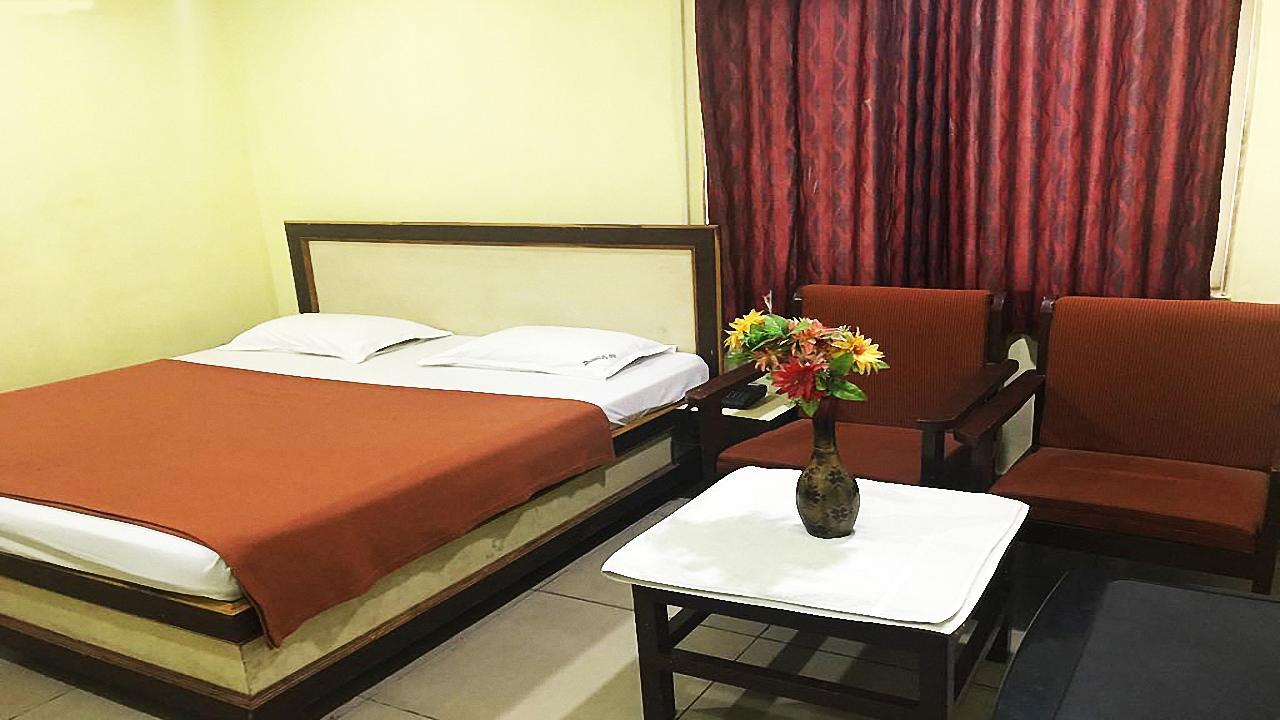 Sharanya Hotel Warangal Exterior foto